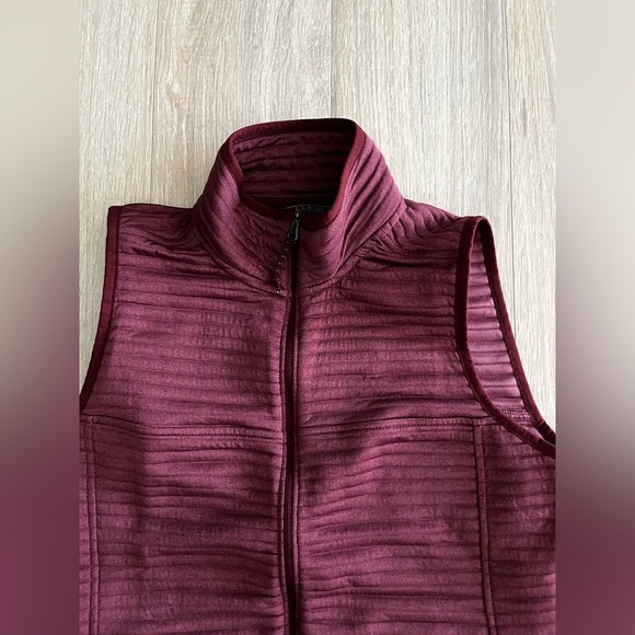 L.L. Bean Women's Airlight Vest Burgundy - Size XS - Picture 2 of 4